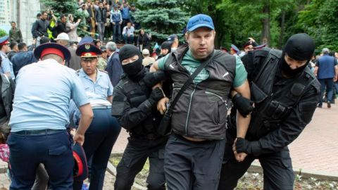 У Казахстані число затриманих зросло до 500