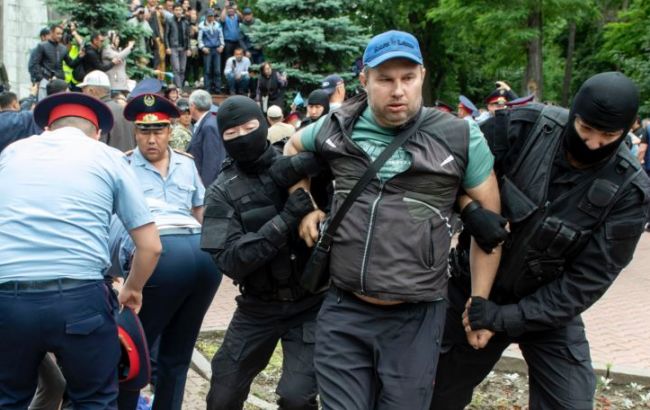 У Казахстані число затриманих зросло до 500