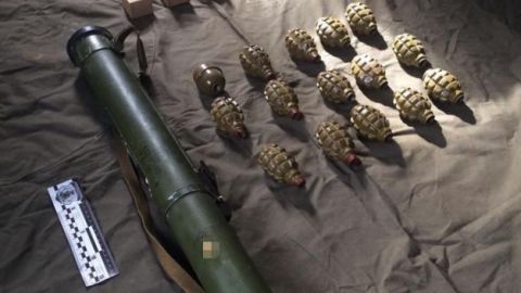 В Ровенской обл. в нежилом доме обнаружили арсенал оружия