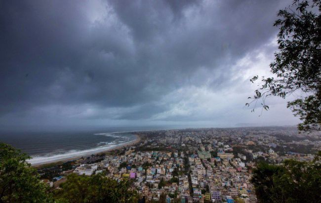 В Индии начали массовую эвакуацию из-за приближения циклона