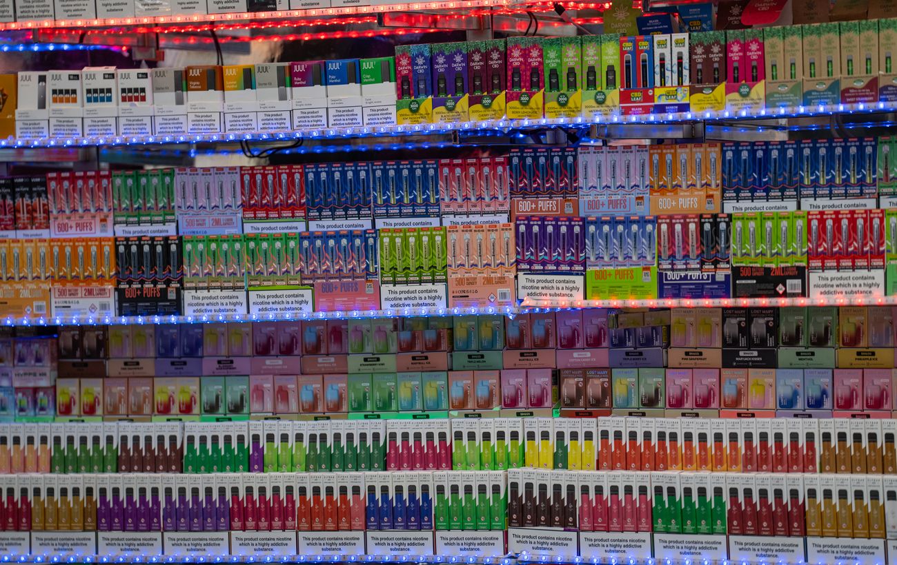 Контрафакт на 5 млн грн: у Дніпрі перекрили канал збуту нікотинових сумішей