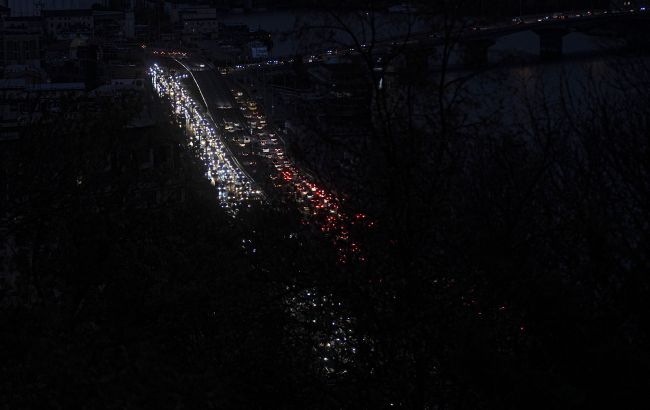 В Киеве могут выключать свет вне графика: в каких районах