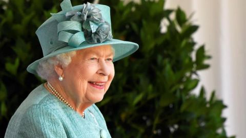 Елизавета II в девятый раз стала прабабушкой: первое фото новорожденного