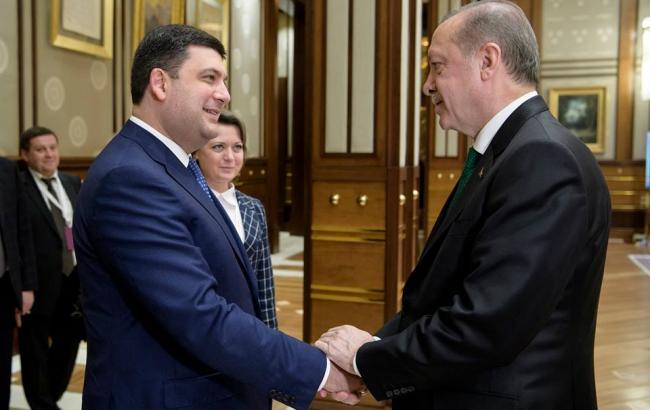 Гройсман и Эрдоган обсудили сотрудничество в оборонной и авиакосмической сферах