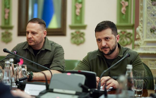 Зеленський досі спілкується з Єрмаком? Що кажуть в оточенні президента
