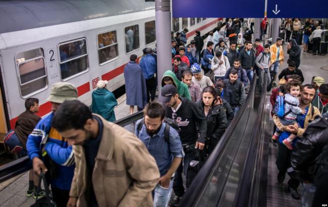 Германия рассчитывает принять менее 300 тыс. мигрантов в 2016 году