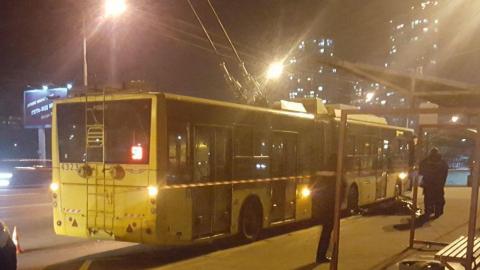 У Києві тролейбус розчавив робітника під час ремонту