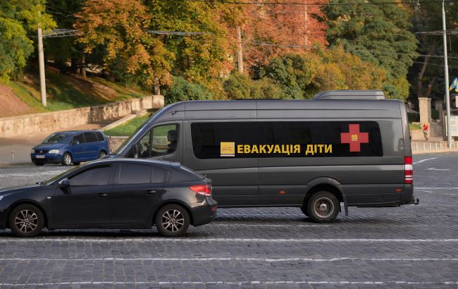 Поліція зупинила евакуаційний рейс із Херсона: Червоний Хрест просить владу втрутитися