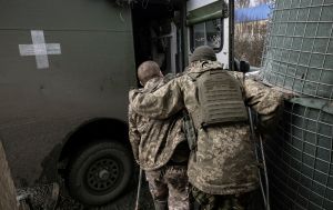 Пряме влучання не зупинило: під Покровськом робот 6 годин вивозив поранених із пекла