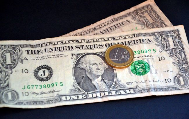 У НБУ оцінили вплив падіння курсу євро до долара на Україну