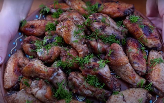 Курячі крильця в медовому соусі: неймовірно смачний рецепт (відео)