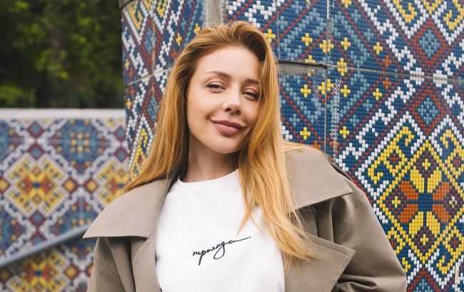 Сколько стоит короткий тренч Тины Кароль из клипа (видео, фото)