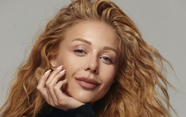 Тина Кароль в новой фотосессии засветила стройные ножки (фото)