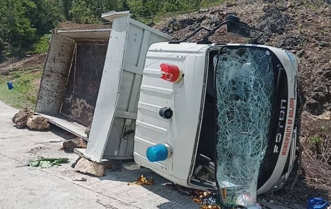 На Філіппінах в результаті падіння вантажівки в яр загинули 19 осіб