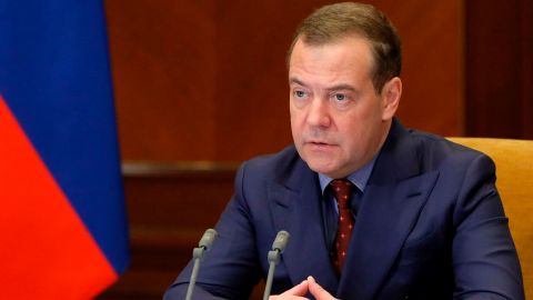 Медведев о продлении договора по ядерной безопасности с США: "пусть приползут и попросят"