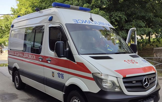 На Буковині обвалився міст з дітьми під час екскурсії, є госпіталізовані (відео)