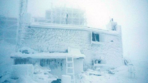 В Карпаты пришла настоящая зима: горы засыпает снегом (фото)