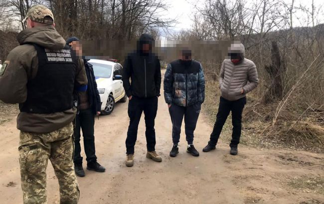 Як чоловіки тікають від мобілізації, і що з ними роблять по поверненню в Україну