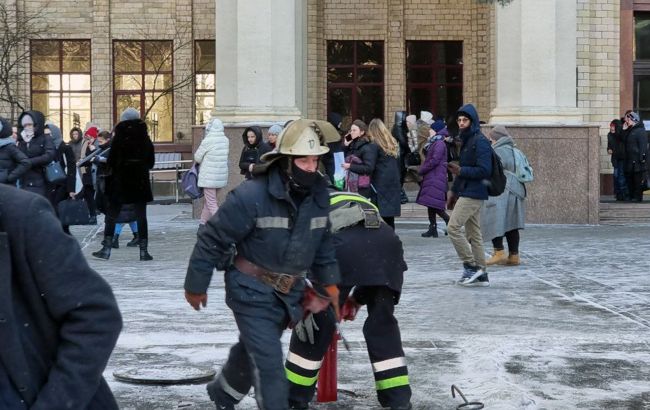 В центре Харькова горит университет имени Каразина, проводится эвакуация