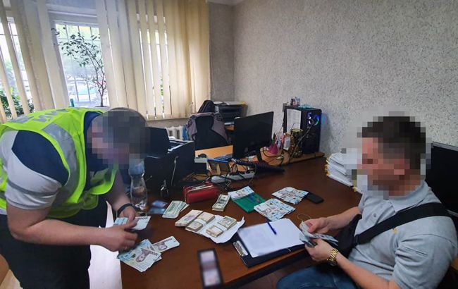 Торговля гуманитаркой. В Киеве мужчина пытался продать предназначенные для ВСУ внедорожники