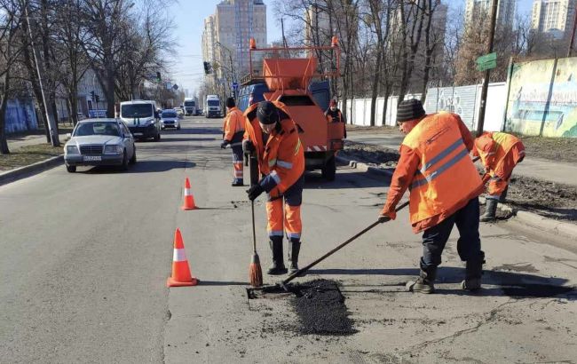 Ремонта не было по 20-30 лет. Стало известно, почему дороги в Киеве - в ужасном состоянии