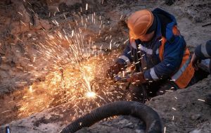 Працювали по кілька діб без перерви: у Києві під час виклику помер слюсар