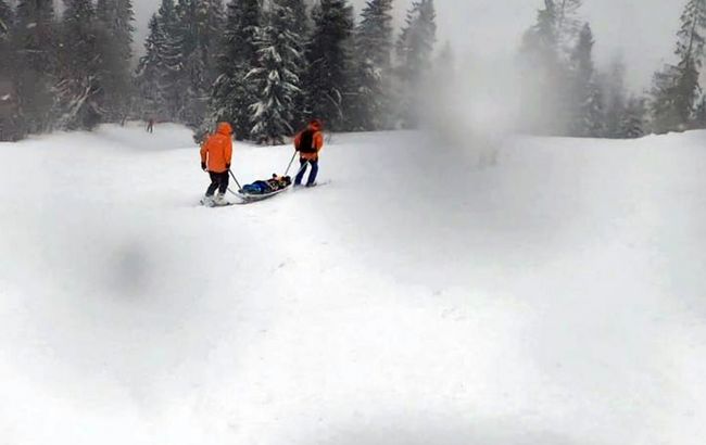 Среди пострадавших был ребенок. В Карпатах эвакуировали группу травмированных лыжников