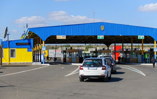 Прикордонники розповіли, де найбільша черга на виїзді з України