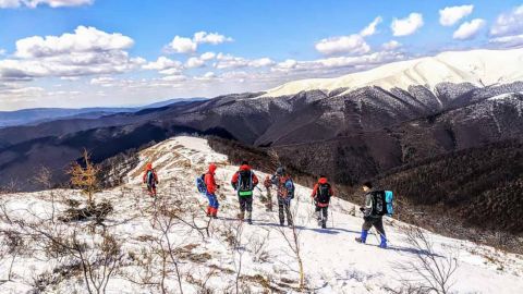 Мужчины на снегоходах заблудились в Карпатах: двоих нашли, третьего еще ищут