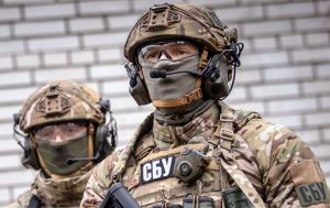 СБУ затримала кілерку ФСБ у Києві: вона готувала вбивство опозиціонера