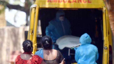 Власти Индии признали факт сброса в реку Ганг тел жертв COVID