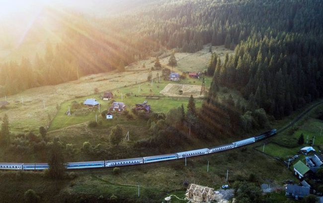 Відпустка в горах. "УЗ" запускає нові поїзди до Карпат у серпні