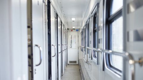 "УЗ" запускает летний поезд Кривой Рог - Геническ