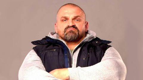 Василий Вирастюк после 15 лет брака со скандалом разводится с женой