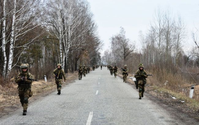 ВСУ ведут бои с российскими оккупантами возле Димера и Иванкова