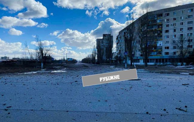 Оккупанты всю ночь обстреливали Рубежное: повреждены по меньшей мере 27 домов, есть погибший