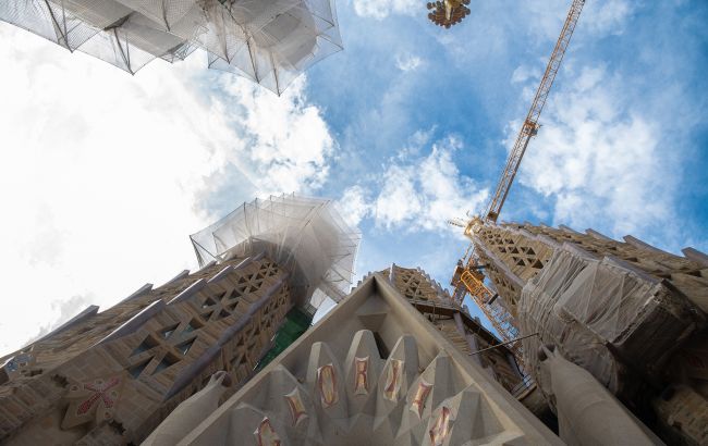 Спустя 140 лет. В Барселоне завершают строительство легендарного собора Саграда Фамилия