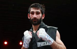 "Надо знать себе цену". Арам Фаниян о возвращении в ринг, Усике и бое с россиянином в лифте