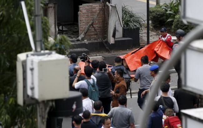 Число жертв взрывов в Джакарте возросло до 7