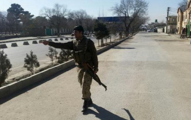У Кабулі біля будівлі поліції підірвався смертник, є жертви і постраждалі