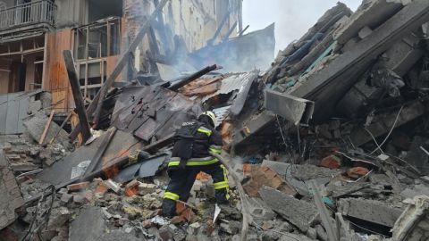РФ вдарила балістикою по центру Харкова, під завалами люди: що відомо на зараз
