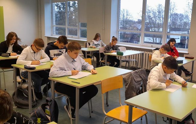 Исключений не будет. Для беженцев в Эстонии вводят новые правила в школах