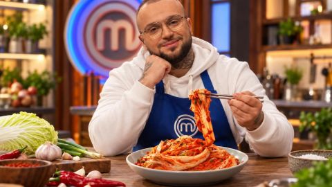 Кимчи из пекинской капусты по рецепту Мицкевича из "МастерШеф": острая закуска без рыбного соуса