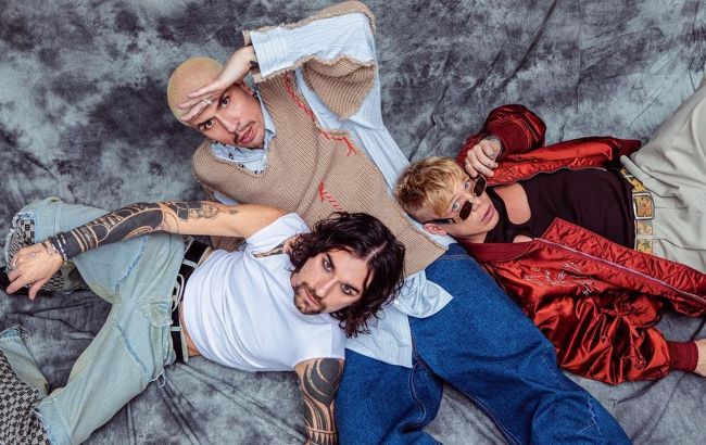 Группа Quest Pistols выступила за границей с песнями на русском. Что говорит Савлепов (видео)