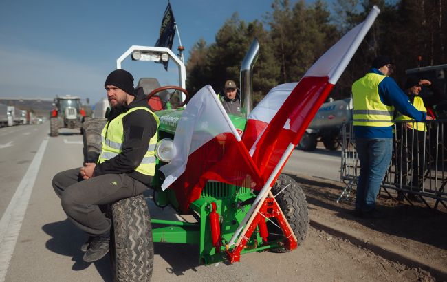 Польські фермери продовжують блокувати три КПП на кордоні з Україною: яка ситуація