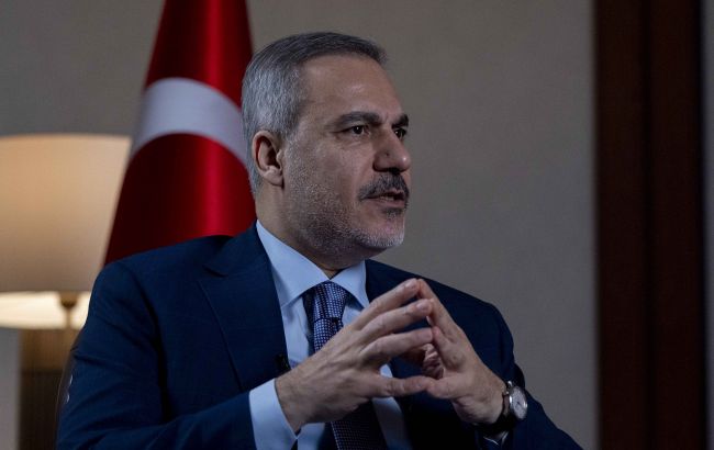 Глава МИД Турции завтра отправится в Киев после встречи с Путиным, - Reuters