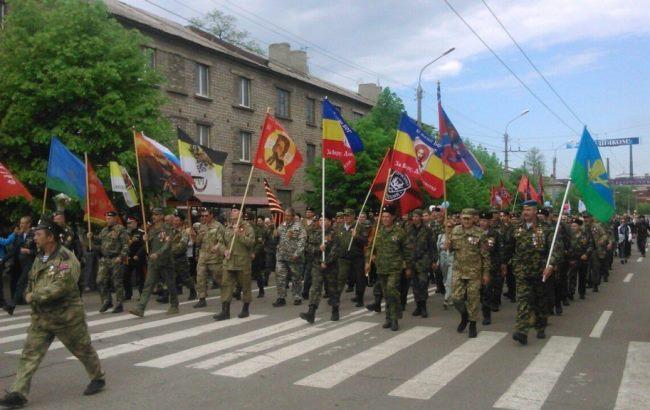 В "ЛНР" парад, посвященный Дню Победы, прошел под знаменами нацистского преступника