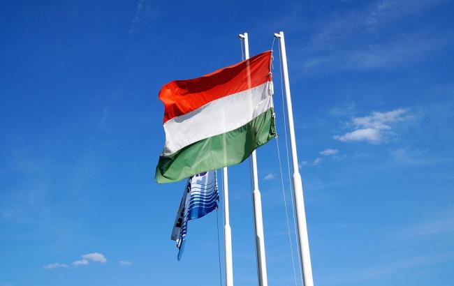 Венгрия продолжит выдачу разрешений на работу гражданам Украины и Сербии