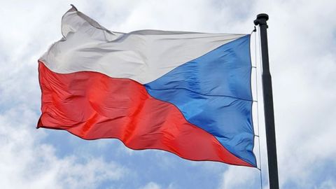 Чехия возобновила выдачу рабочих виз украинцам