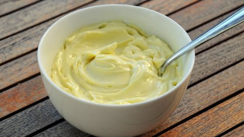 Судья "МастерШеф" представил рецепт домашнего майонеза: просто и вкусно